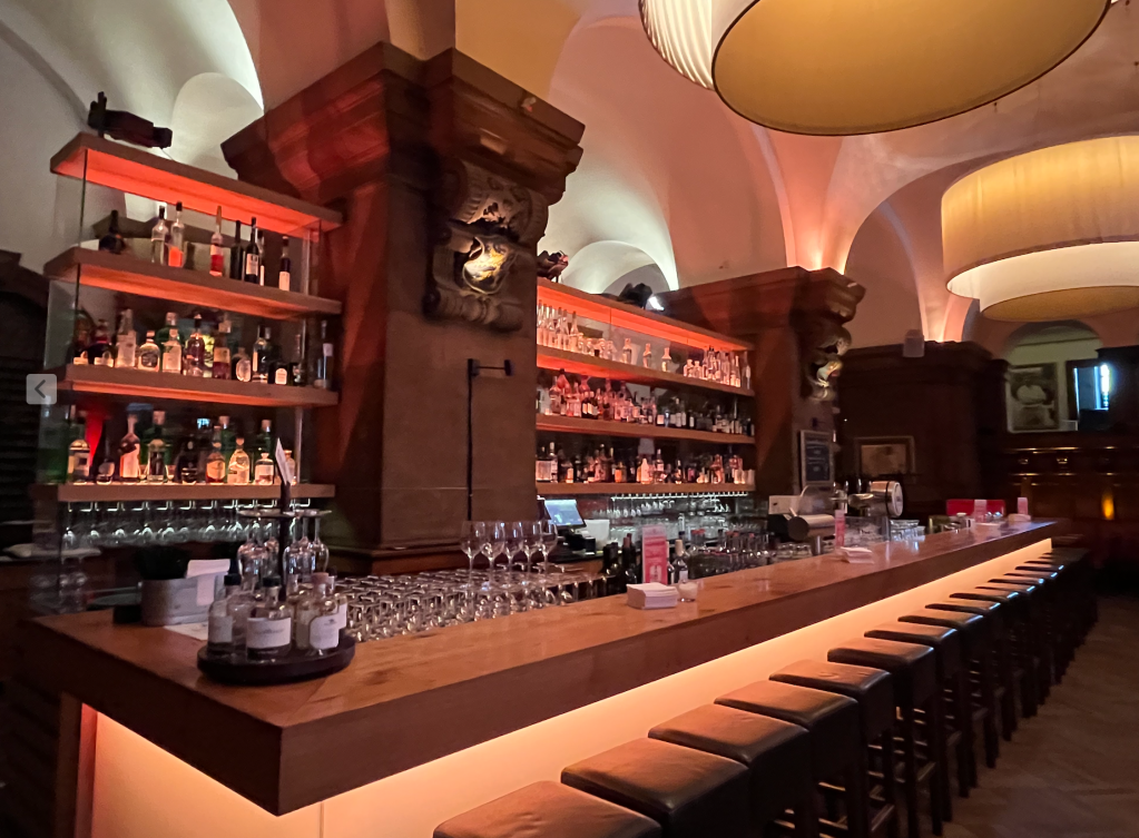 Bar im Rathaus der ersten Bürgermeisters von Hamburg; Foto: Kerstin Schulze